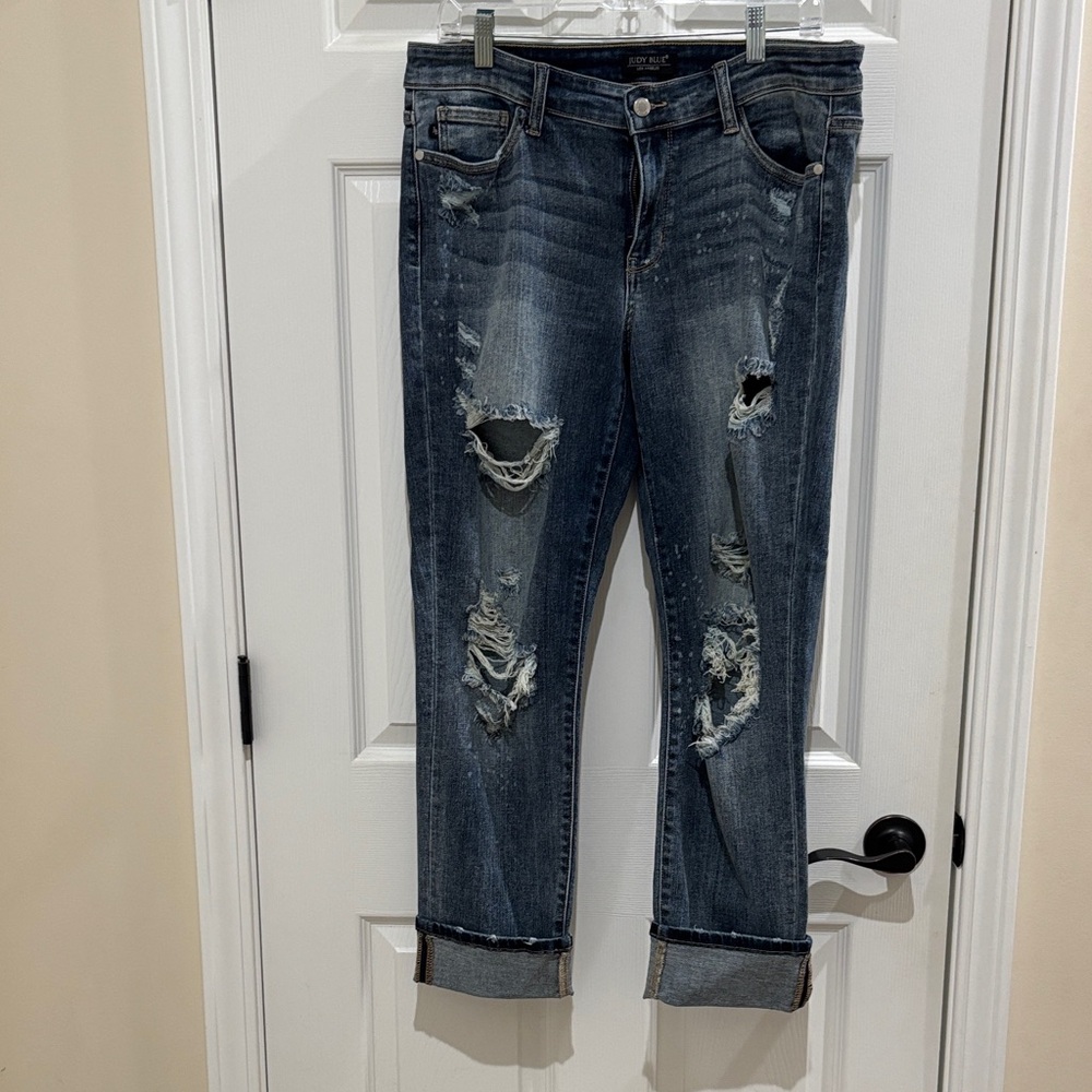 Judy Blue Distressed Boyfriend Jeans in Dark Blue